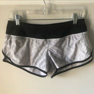 Lululemon Speed Up Shorts 2.5” - Size 6